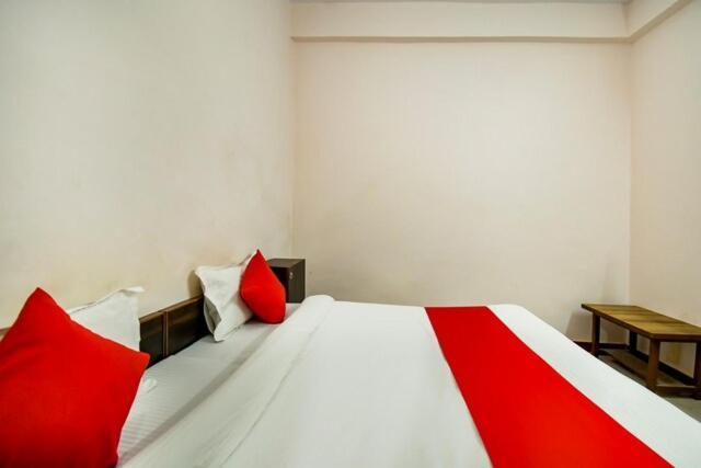 Oyo Hotel Radhe Krishna Marriage Hall ラクナウ エクステリア 写真