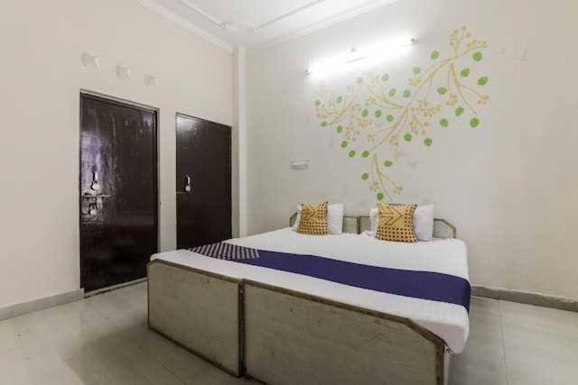 Oyo Hotel Radhe Krishna Marriage Hall ラクナウ エクステリア 写真