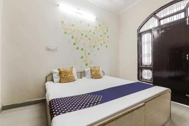 Oyo Hotel Radhe Krishna Marriage Hall ラクナウ エクステリア 写真
